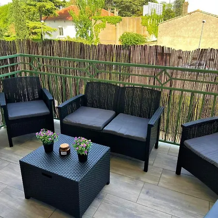 Proche Cite Medievale Et Centre - Parking Prive Appartement