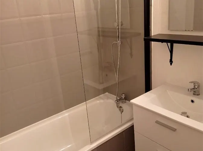 Proche Cite Medievale Et Centre - Parking Prive Carcassonne