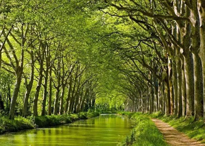 Proche Cite Medievale Et Centre - Parking Prive